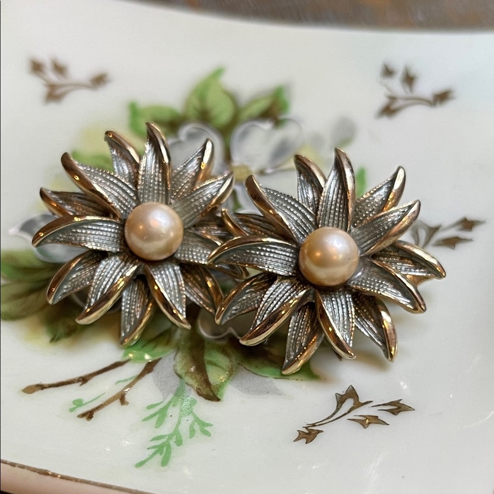 🍄Vintage Textured Silver & Gold Faux Pearl Clip-On Earrings